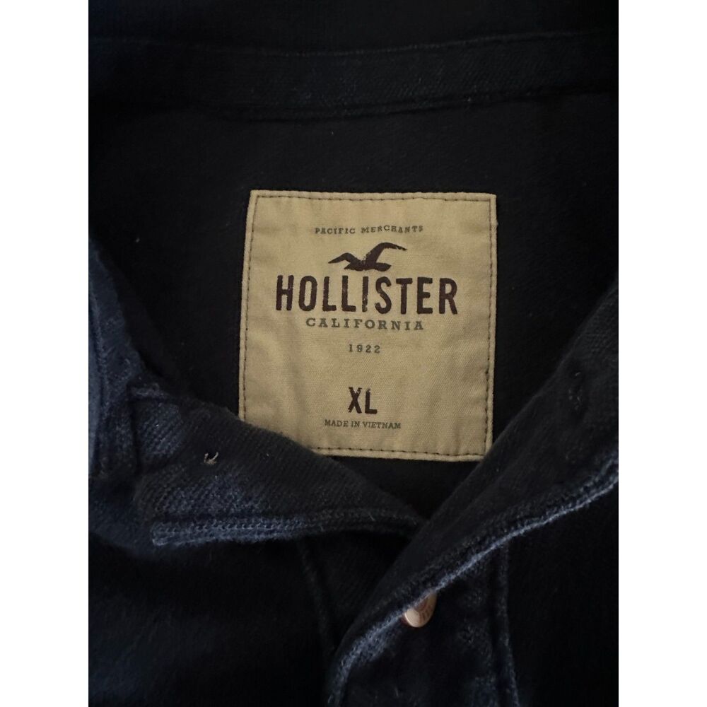 Hollister Men Polo Style T-shirt. - Picture 3 of 3